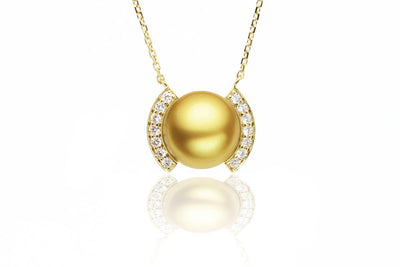 Roma Fancy Gold Pearl Pendant by Kyllonen