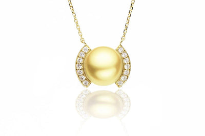 Roma Light Gold Pearl Pendant by Kyllonen