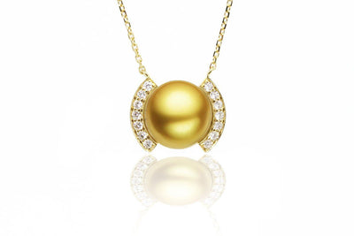 Roma Superior Gold Pearl Pendant by Kyllonen